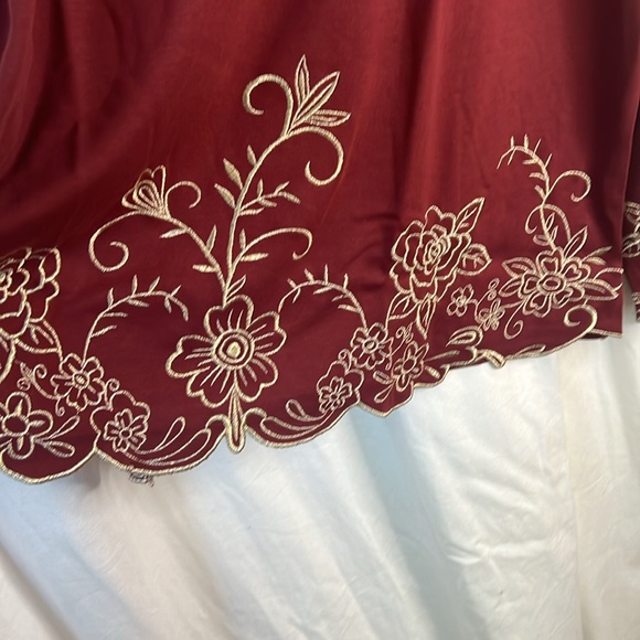 Draper’s & Damon’s Stunning Embroidered Top - Picture 6 of 8